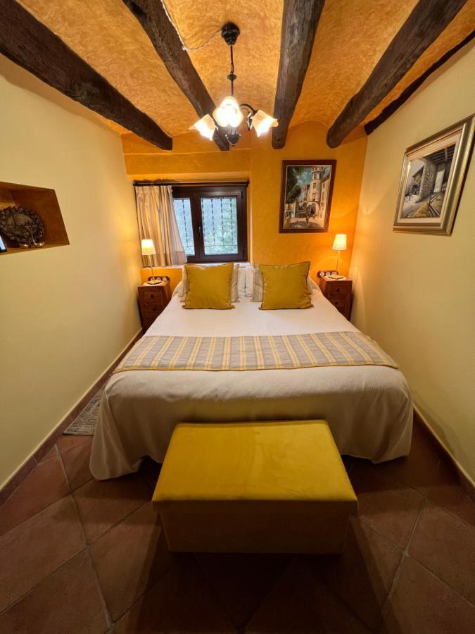 El Molí de Pontons suites con jacuzzi spa Exterior foto